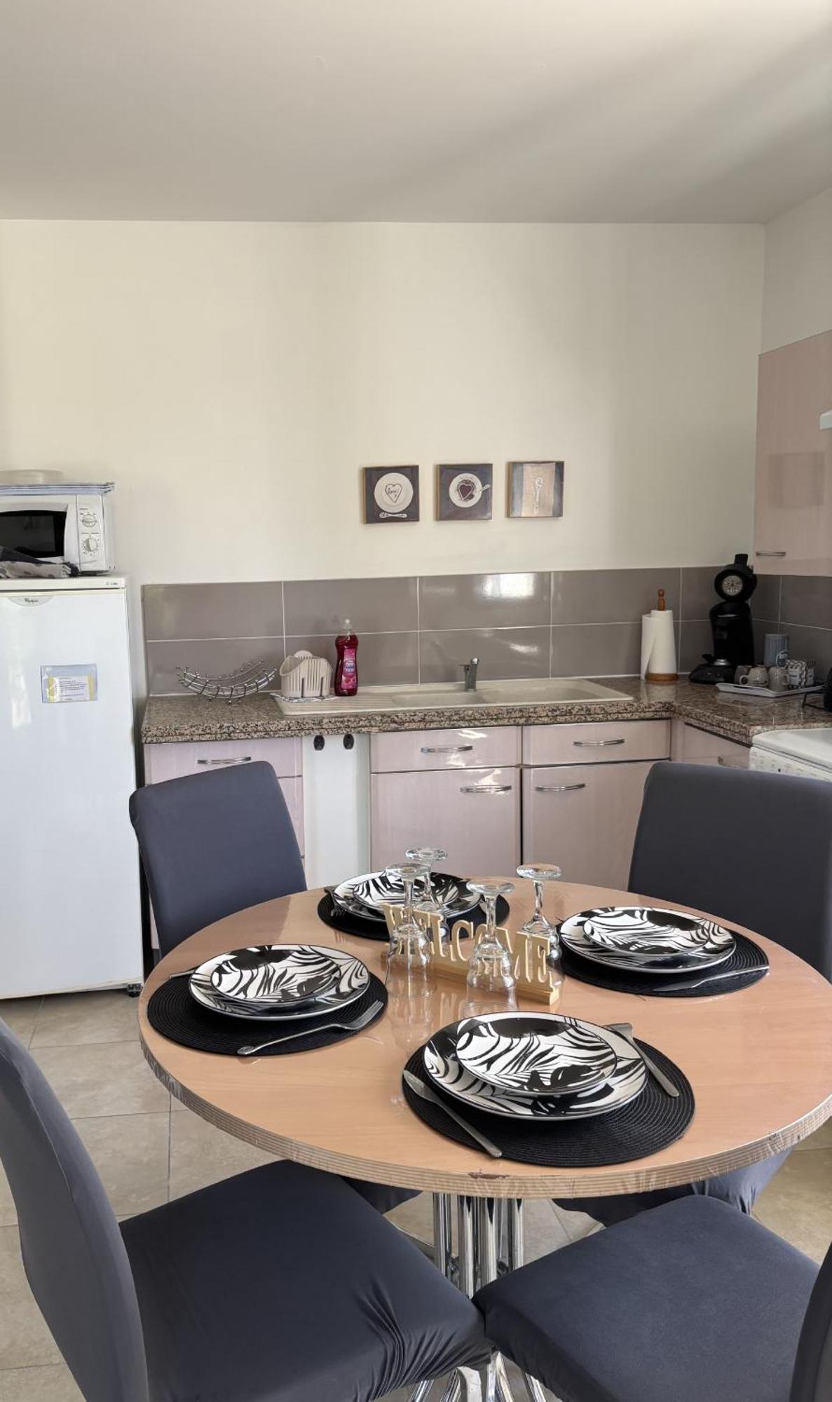 Appartement Romana Puissalicon 34 Exteriör bild